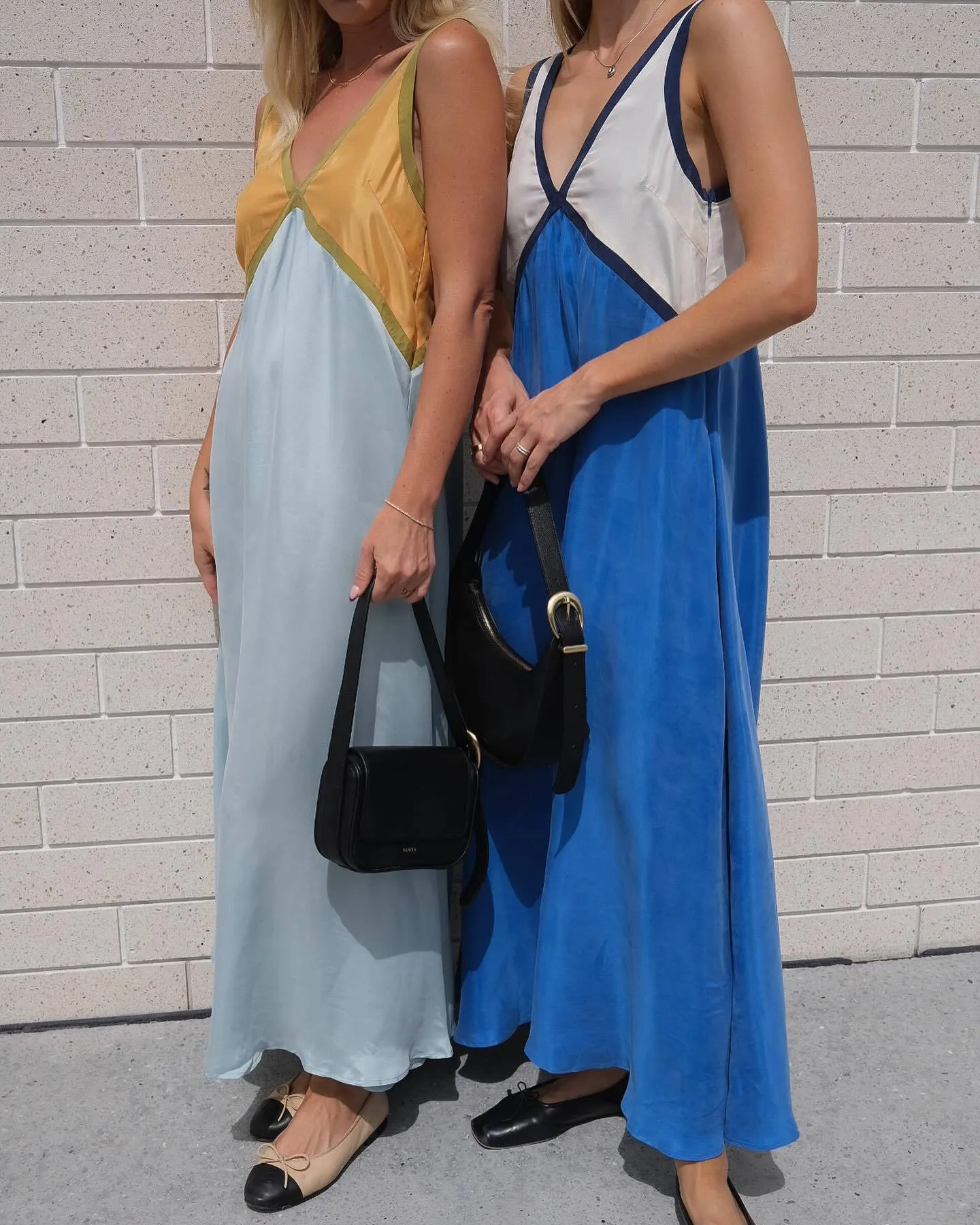 Chic V-neck contrasting dress