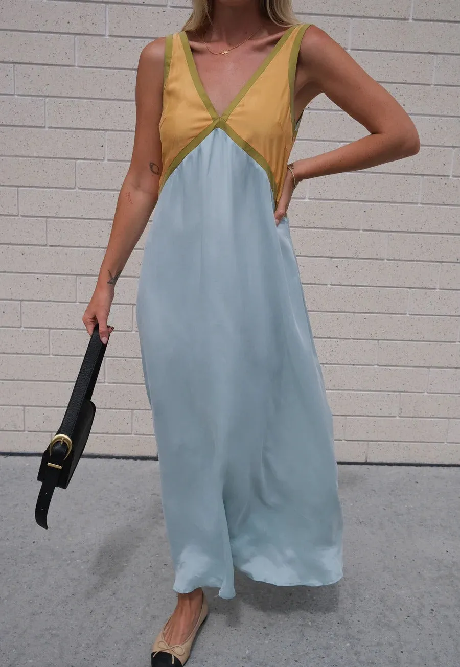 Chic V-neck contrasting dress
